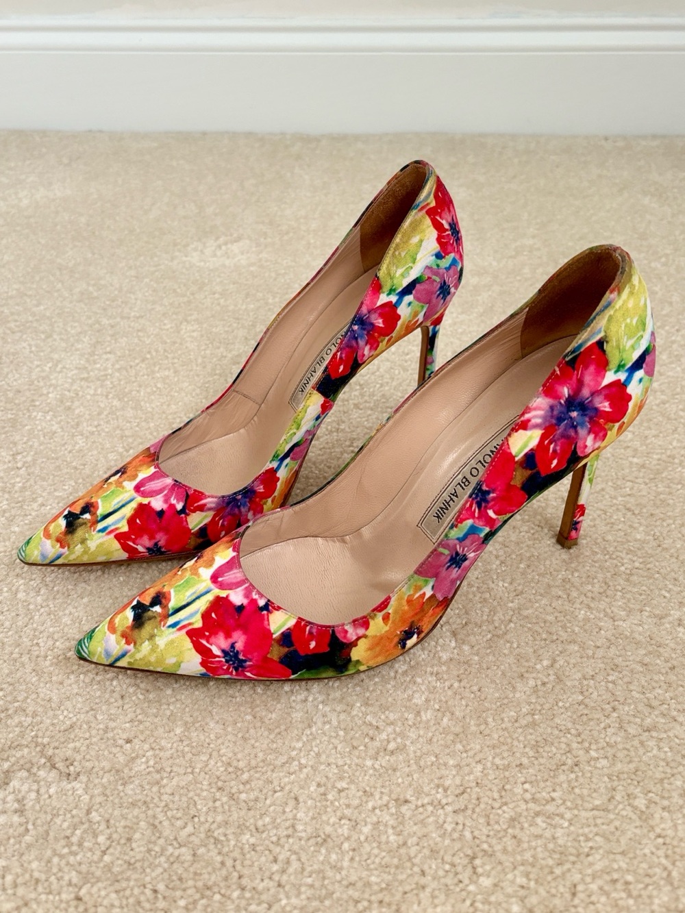 Manolo Blahnik BB Pumps Heels Women’s 39.5 9.5 Floral Stiletto Pink Red Satin